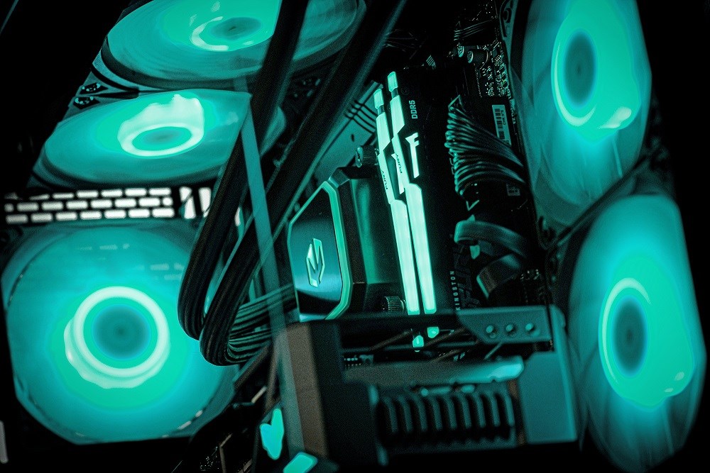 Actina 5901443416609 PC AMD Ryzen™ 7 9800X3D 32 Gt DDR5-SDRAM 2 Tt SSD NVIDIA GeForce RTX 5090 Midi Tower Musta